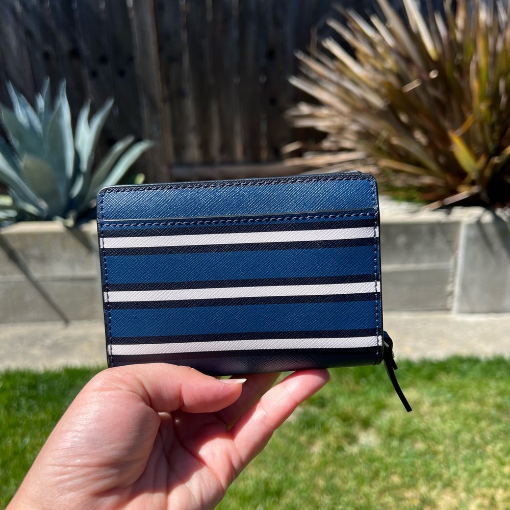 🐳🛥️ NWOT KATE SPADE STRIPED WALLET🐳🛥️ - Picture 4 of 9